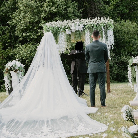 Wedding dress with 3D Flowers and Petticoat - Picture 10 of 10